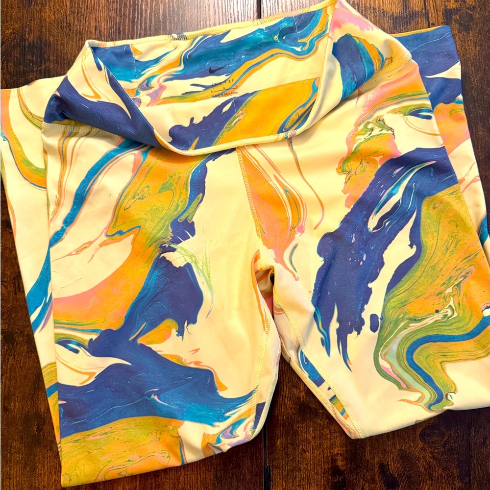 Size L Nike full length workout pants.